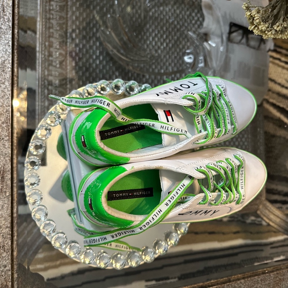 🔥🔥🔥Tommy Hilfiger White and Neon Green Sneakers🔥🔥🔥 - Picture 6 of 8
